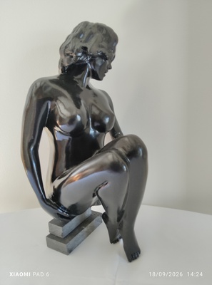 Femme assise1
