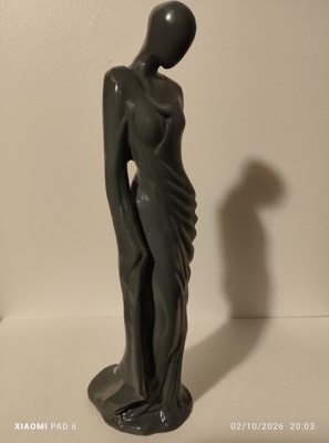 Femme stylisé en robe1