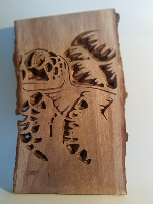 Tête de tortue en mer