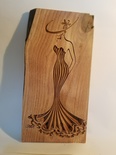 Femme élégante en robe du soir