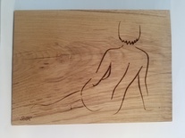Femme nue semi-allongée vue de dos