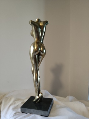 Femme debout (Estelle)2