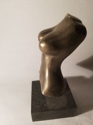 Buste de femme nue1