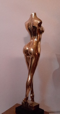 Femme debout3