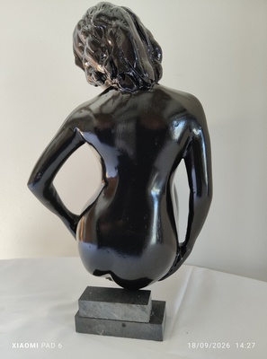 Femme assise4