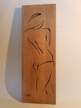 Silhouette de jeune femme vue de dos