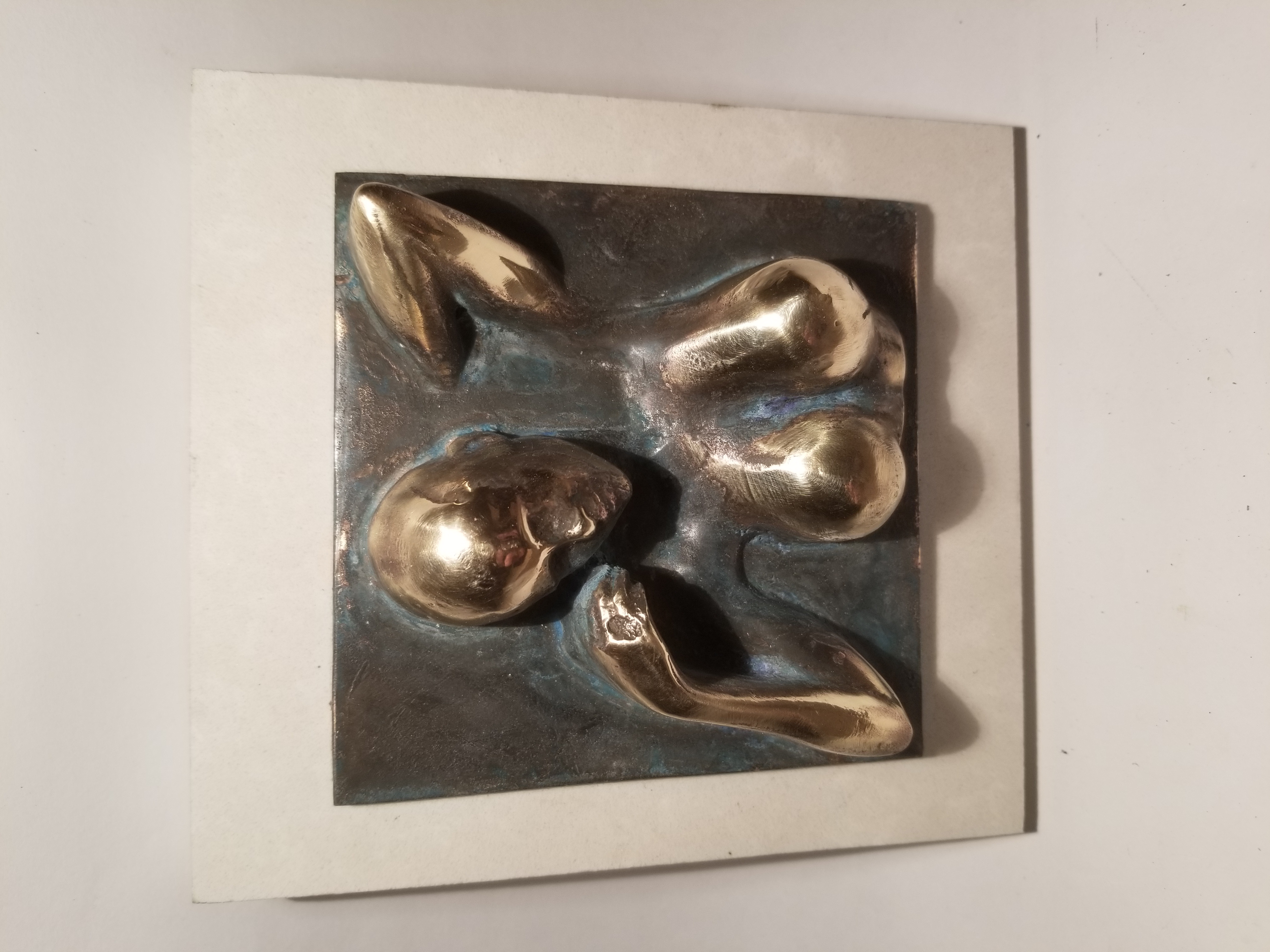 Buste de femme sortant de la matière1