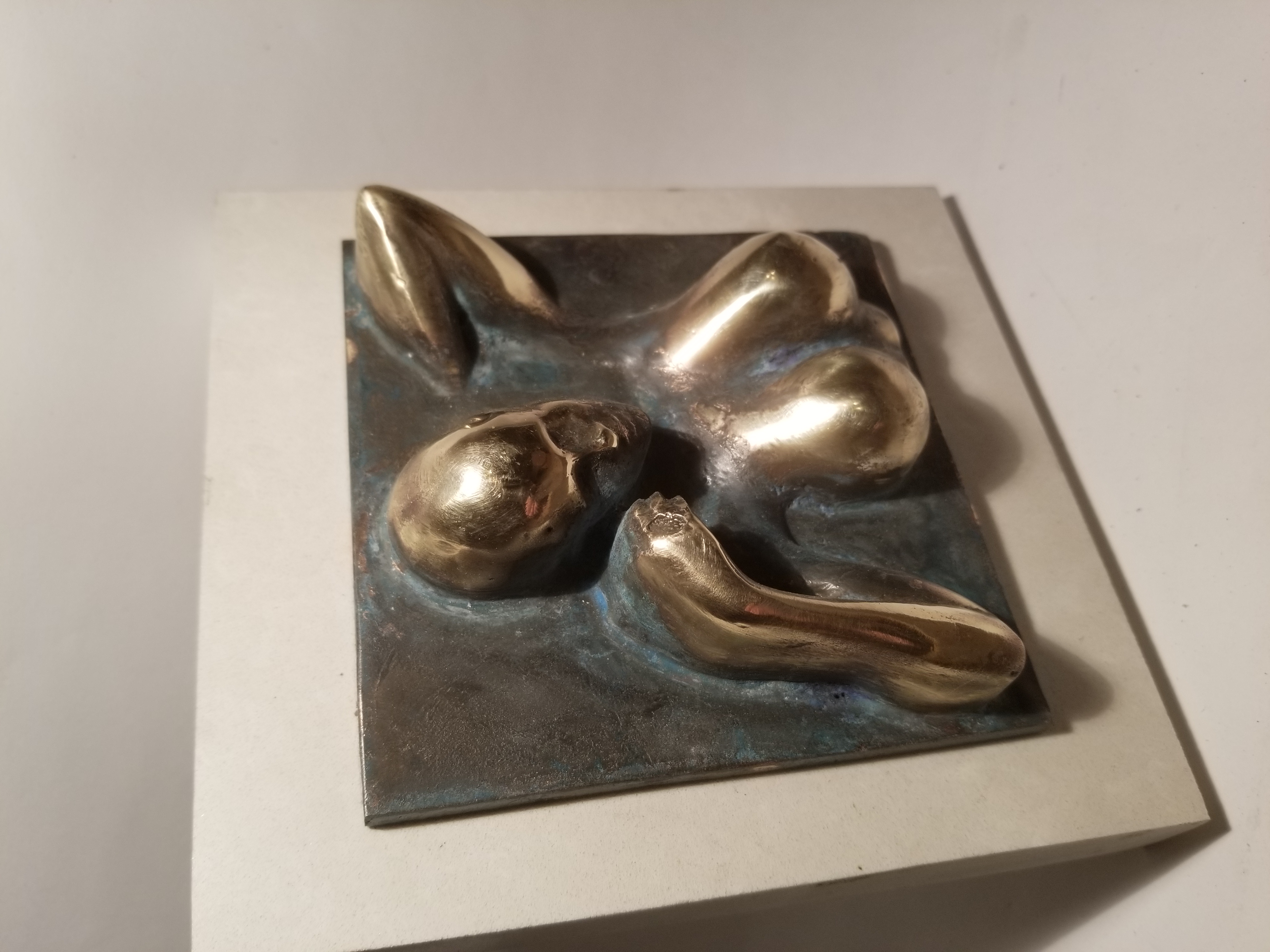 Buste de femme sortant de la matière3