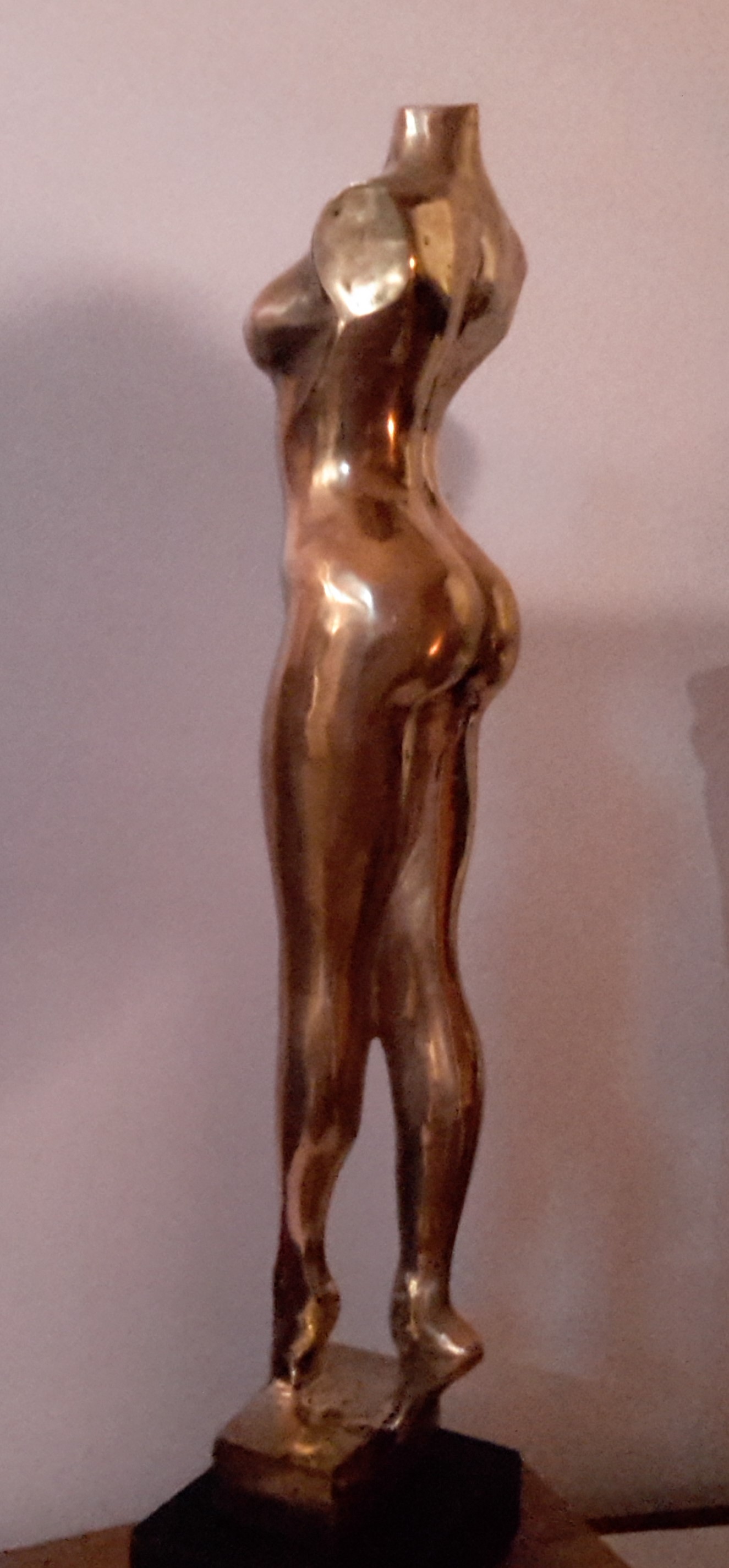 Femme debout2