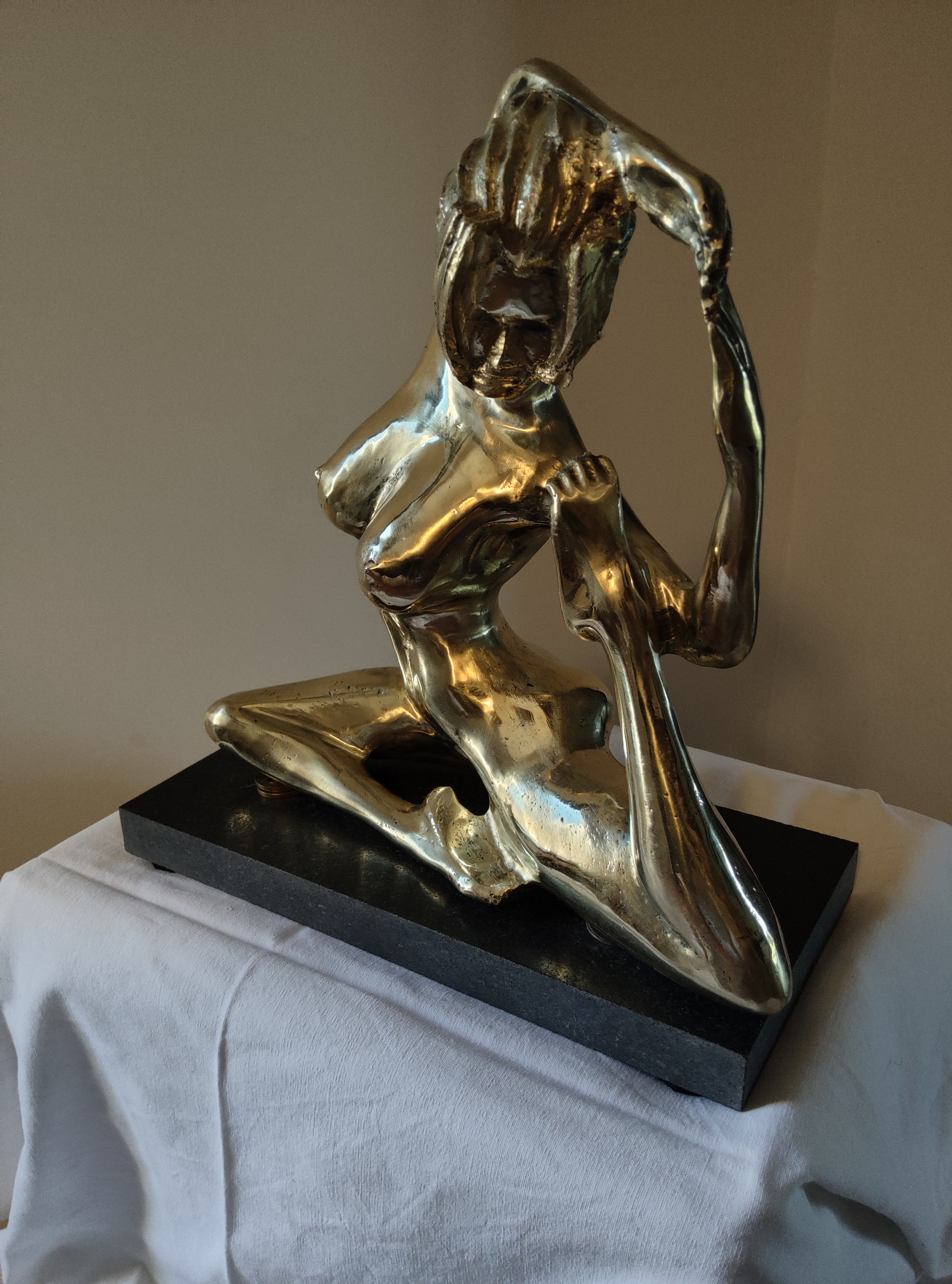 Femme nue en position de yoga (Véronique)1