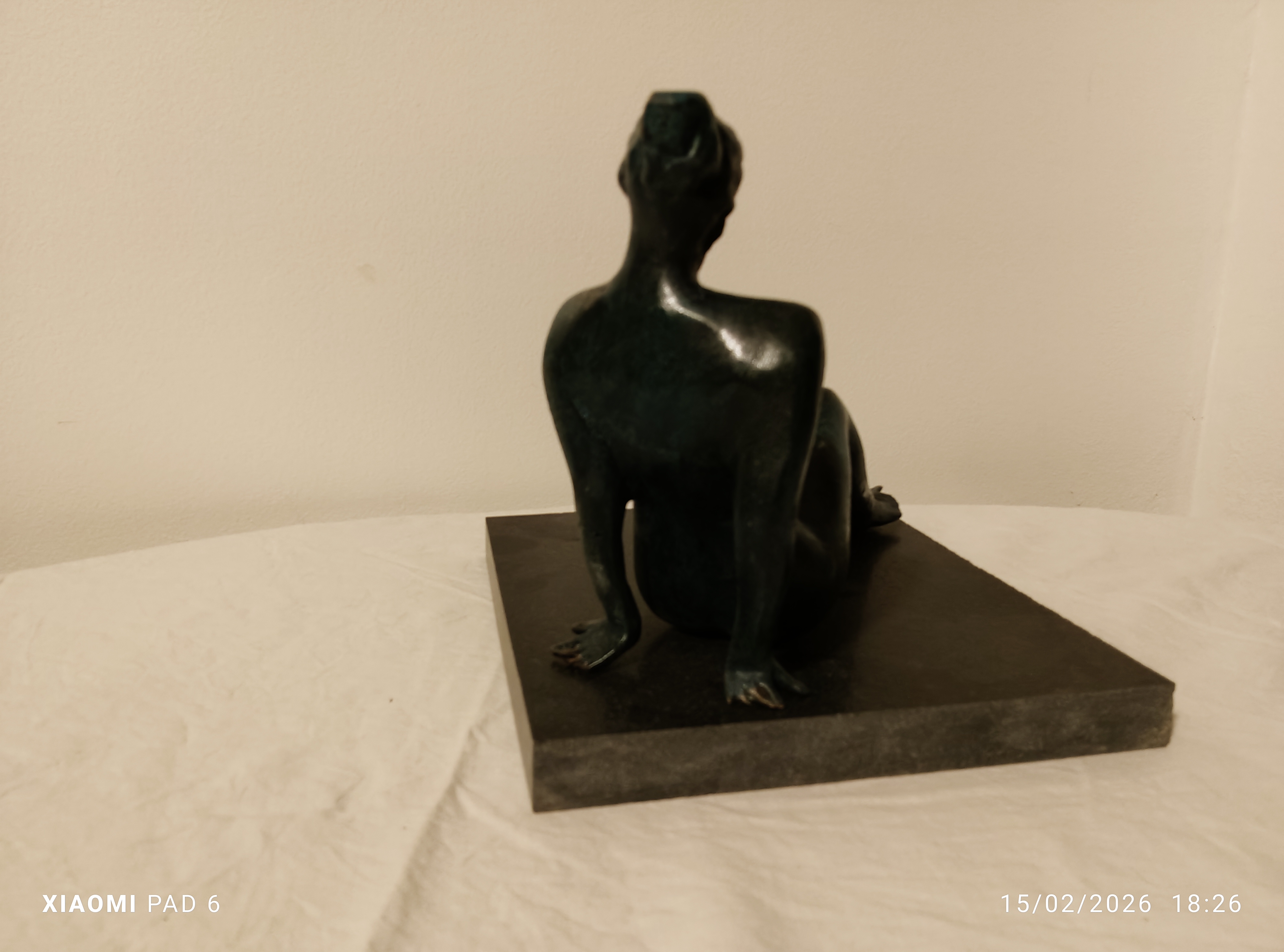 Femme assise au sol (Aurore)4